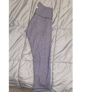 Grey/white print cropped Lululemon leggings